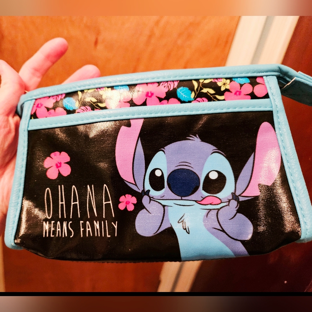 Disney Stitch Cosmetic Bag +  Bagcharm/Keychain - Picture 16 of 16